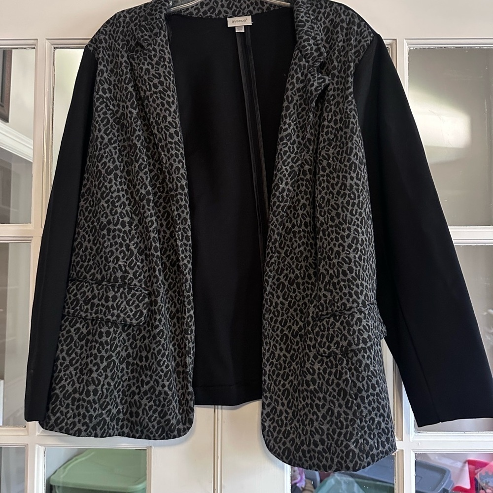 Avenue‎ Black and Gray Blazer with Animal Print Design